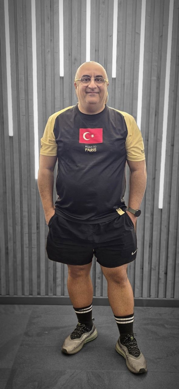 Hamed in Team Türkiye Road to Paris kit